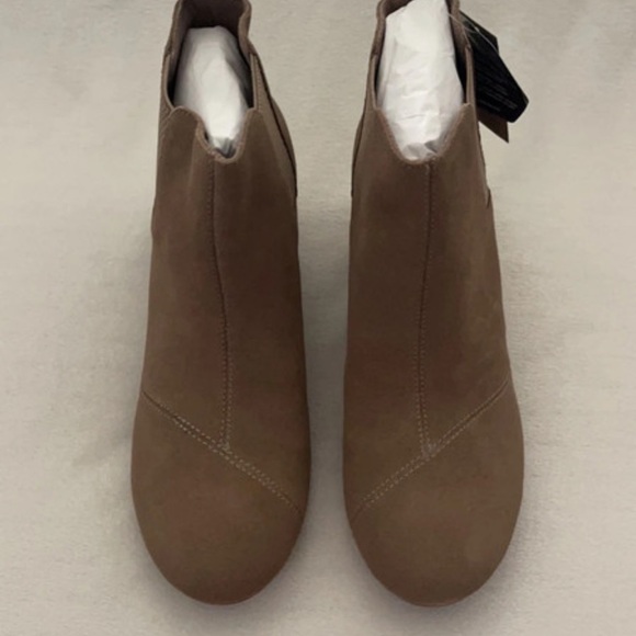 TOMS Kayley Taupe Grey Suede Boot - Picture 7 of 16